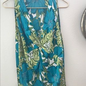 Silk sleeveless blouse.